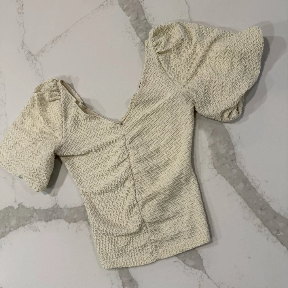 Free People Textured Puff Sleeve Cupcake Top Women’s Small Ivory Double V-Neck